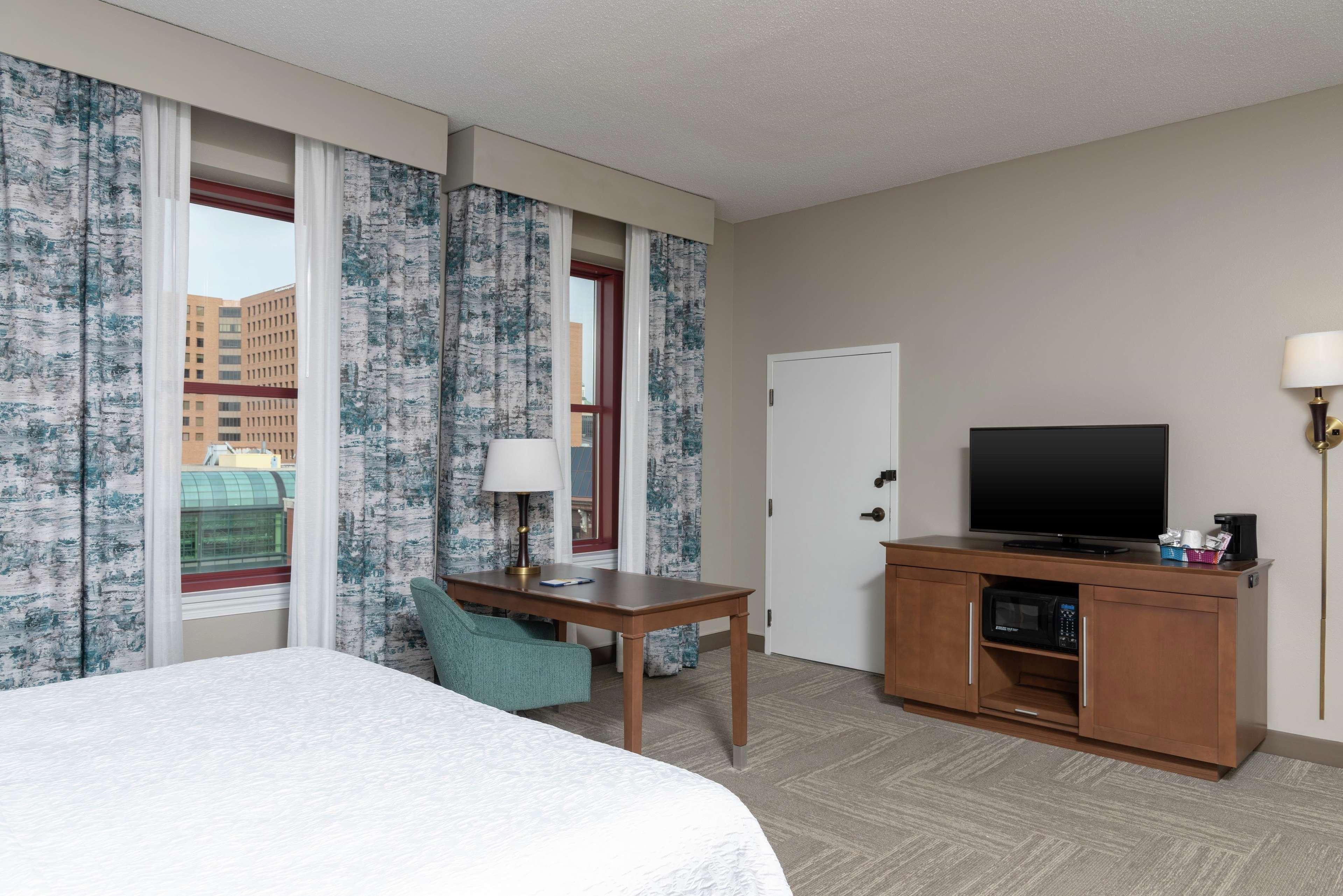 Hampton Inn Indianapolis Downtown Across From Circle Centre מראה חיצוני תמונה