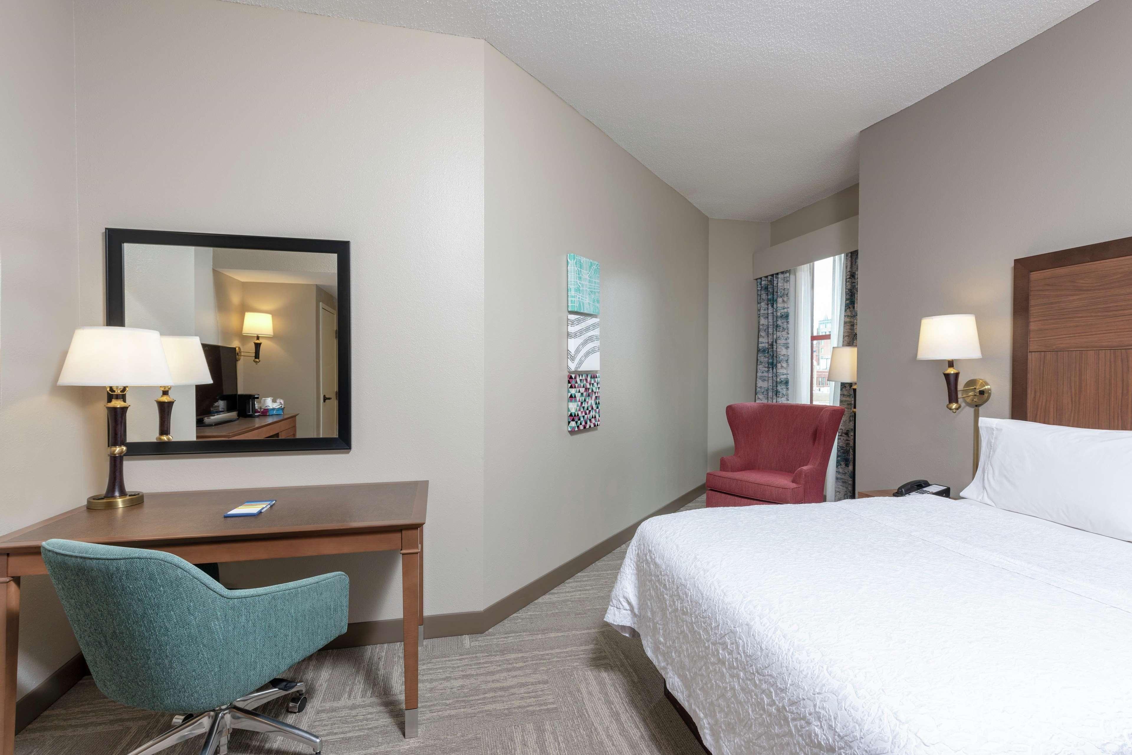 Hampton Inn Indianapolis Downtown Across From Circle Centre מראה חיצוני תמונה